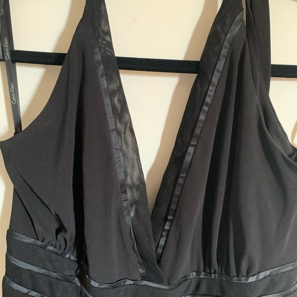 Elegant and chic Calvin Klein knee lenght evening dress size 6 - Picture 3 of 4